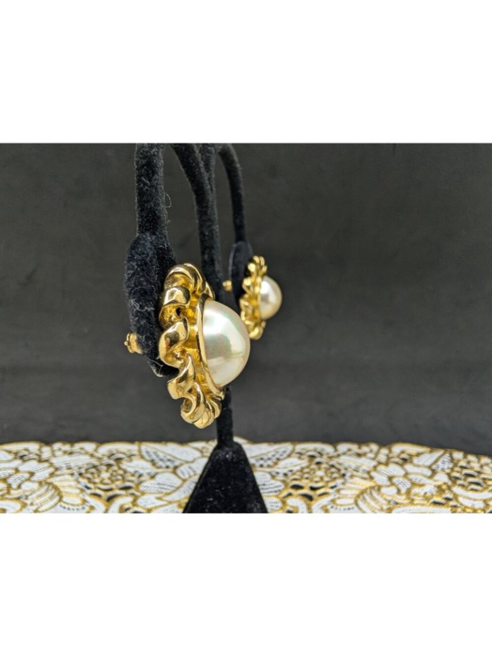 Vtg Christian Dior Faux Pearl Gold tone Chain Earrings 1.25"  Designer Runway - Picture 4 of 16